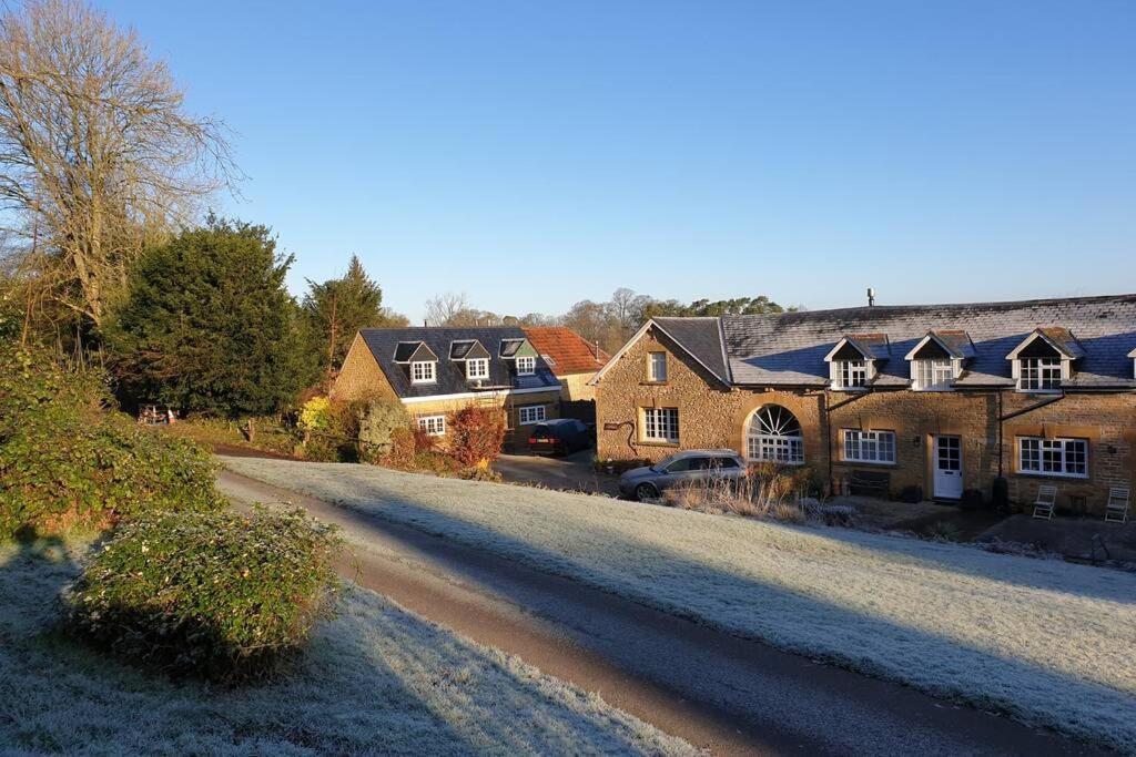 Traditional Coach House In Rural Private Estate. Yeovil Exterior photo